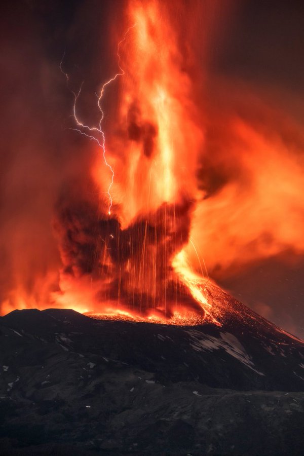 Las imágenes más espectaculares que dejó la erupción del Etna - Revista Salvador