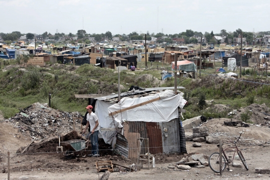Advierten que la tasa de pobreza seguirá creciendo en el país - Revista Salvador