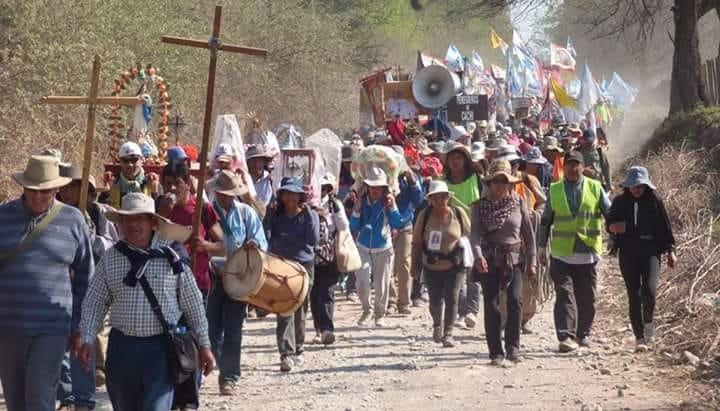 Cientos de peregrinos marchan por las rutas de Salta - Revista Salvador