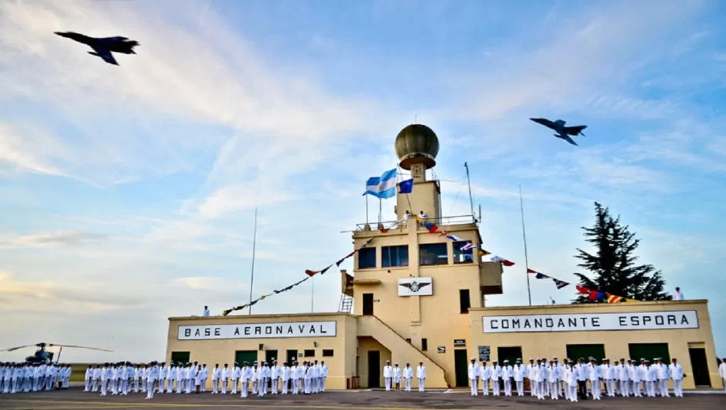 Cuatro OVNIS habrían atacado una base naval en Bahía Blanca - Revista Salvador