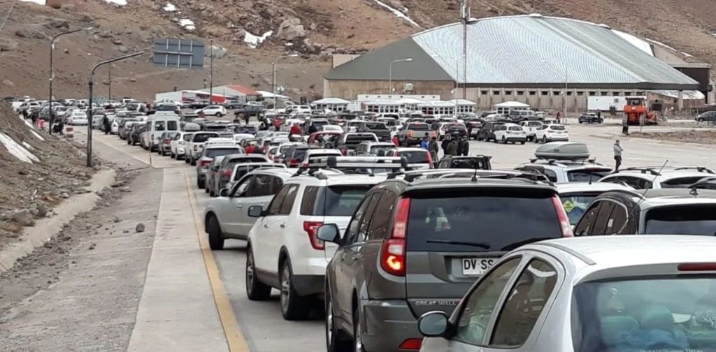 Unos 20.000 argentinos cruzaron a Chile para hacer compras - Revista Salvador