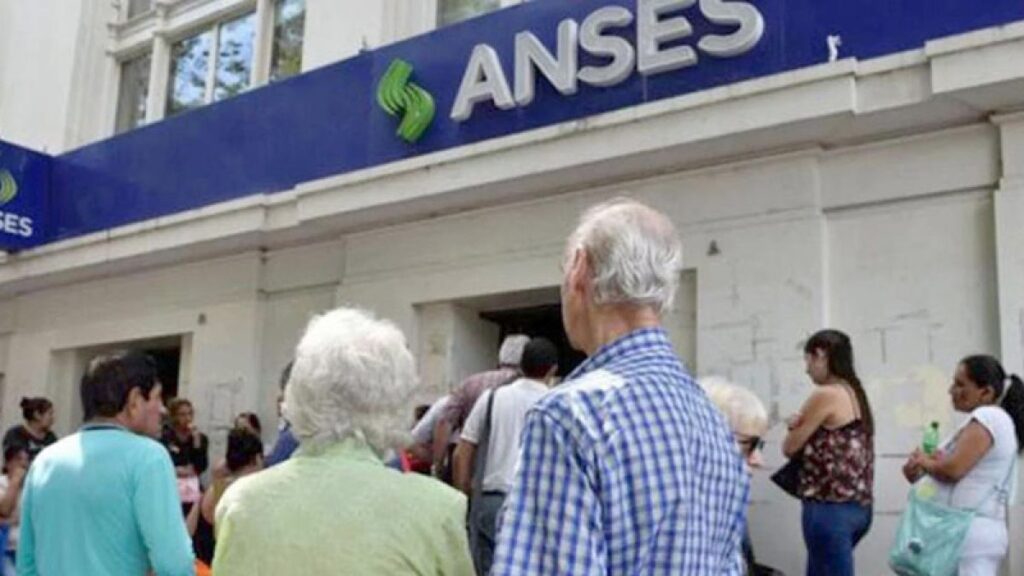 Se detectó el cobro irregular de 3.288 pensiones de beneficiarios que viven en el exterior - Revista Salvador