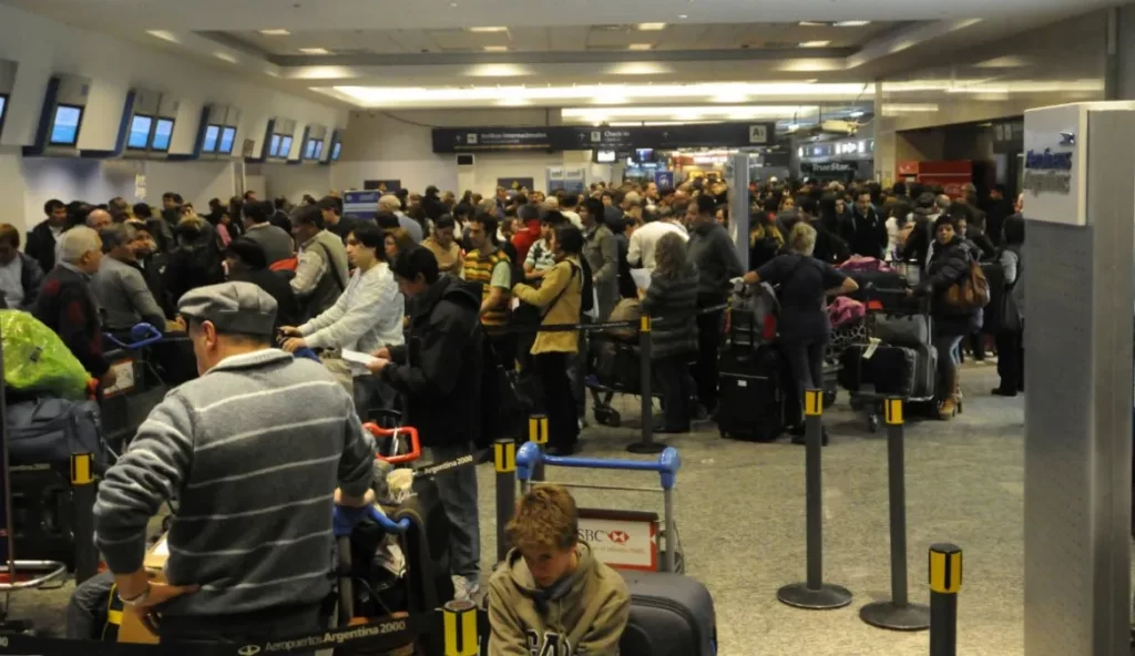 Otro paro salvaje del gremio de pilotos y afecta a más de 15 mil pasajeros - Revista Salvador