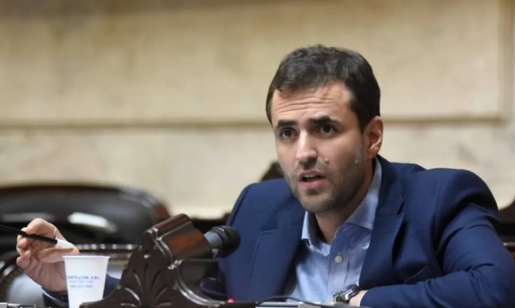 El diputado kirchnerista Emiliano Estrada fue imputado por intimidación pública - Revista Salvador