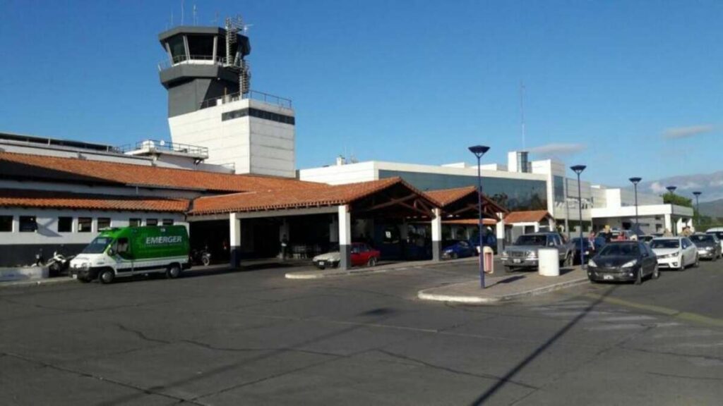Se terminó el monopolio de Intercargo en el aeropuerto internacional de Salta - Revista Salvador