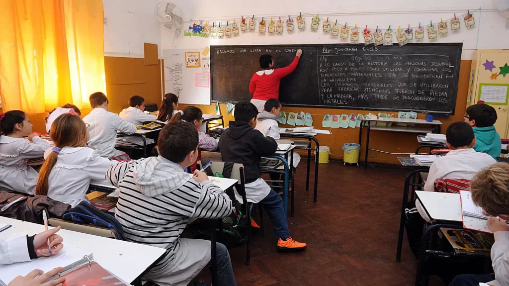 Casi la mitad de los chicos de primaria no cumplirán con los 190 días de clases - Revista Salvador