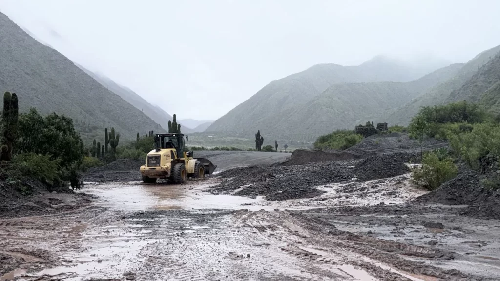 Cortes y derrumbes sobre ruta 51 y 33 - Revista Salvador