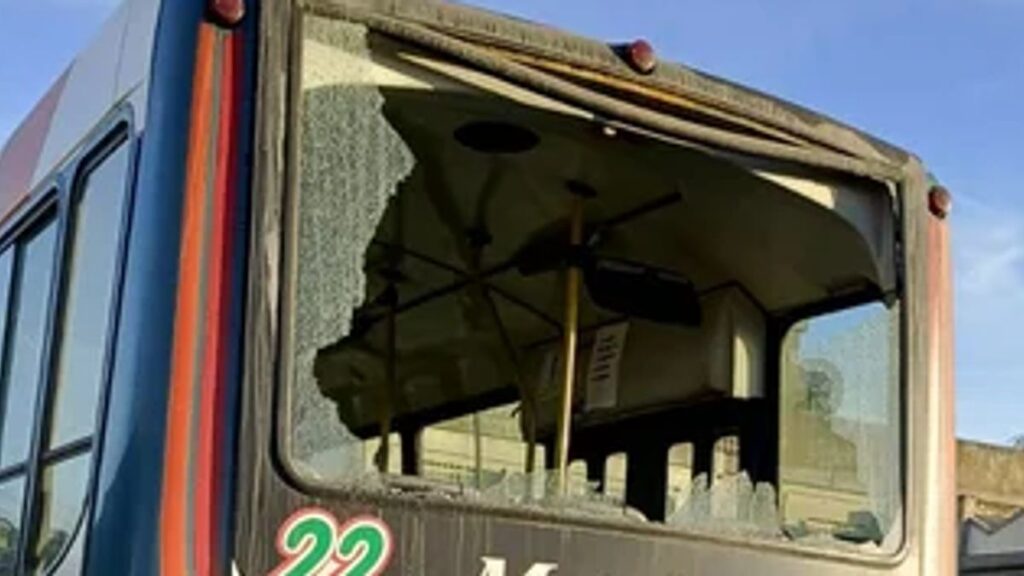 Patotas sindicales atacaron a colectivos y pasajeros en medio del paro de la CGT - Revista Salvador