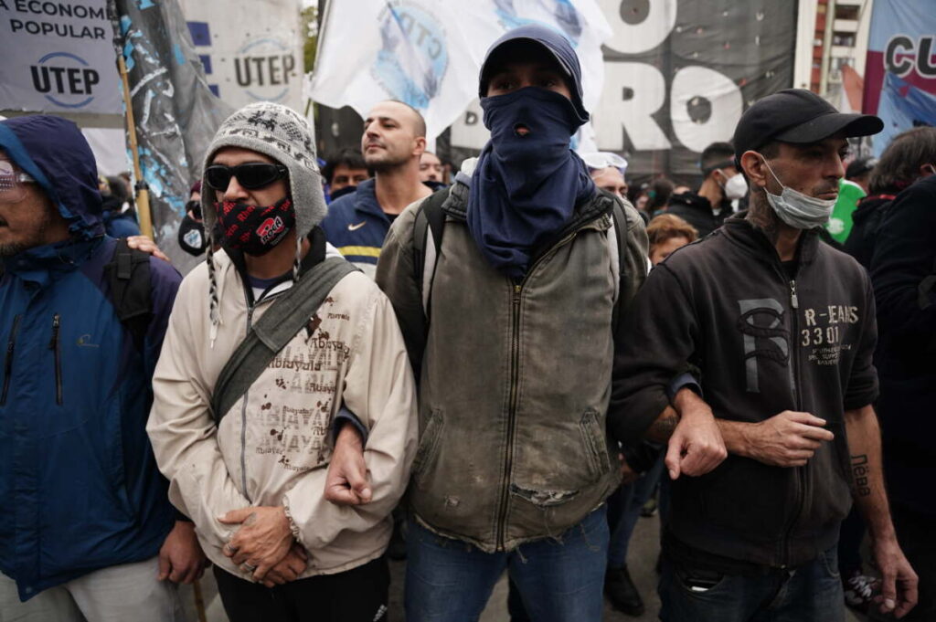 El paro les costará a los argentinos unos 200.000 millones de pesos - Revista Salvador