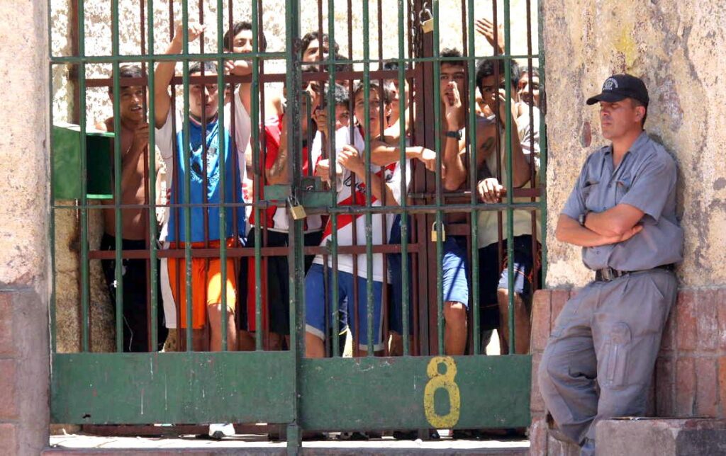 Los presos sin ocupación ahora trabajaran en las cárceles - Revista Salvador