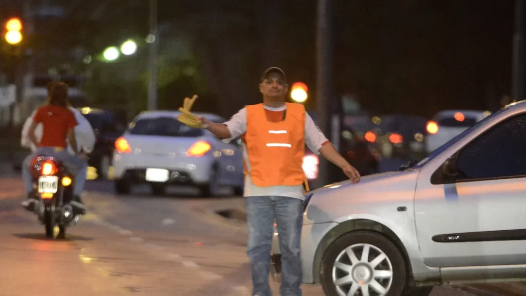 ¡Por fin!, la Municipalidad puso en marcha un operativo contra los “trapitos” - Revista Salvador