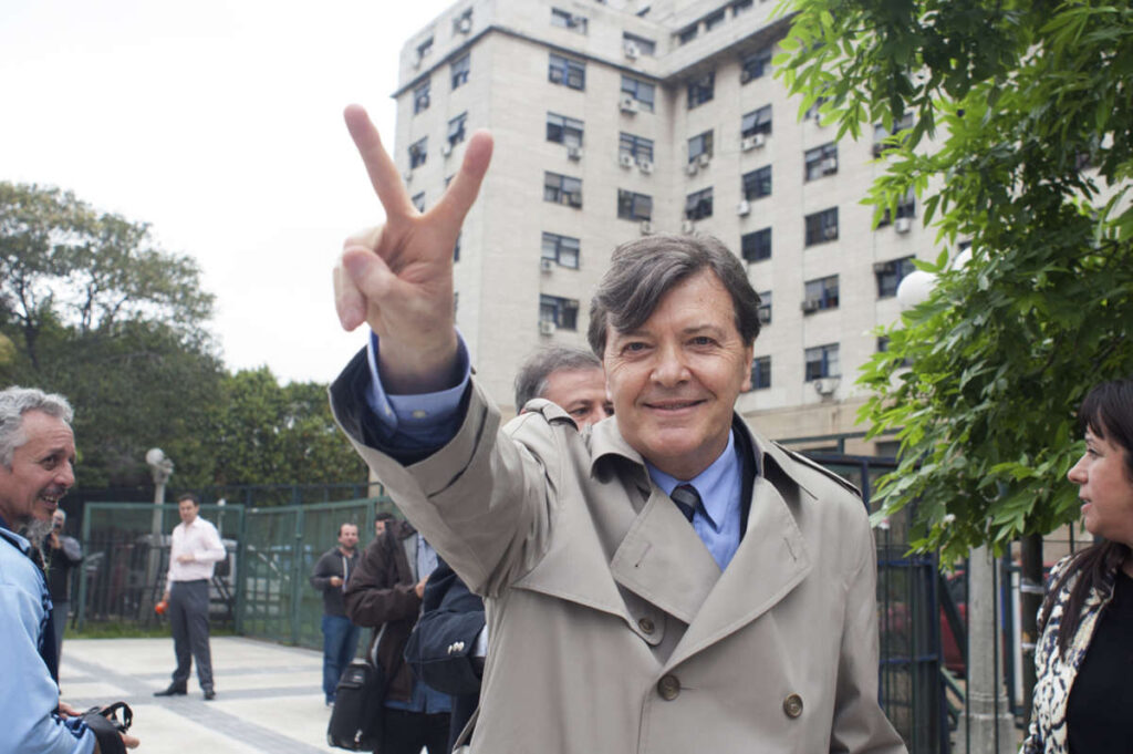 Citarán a militares kirchneristas a declarar por el caso Nisman - Revista Salvador