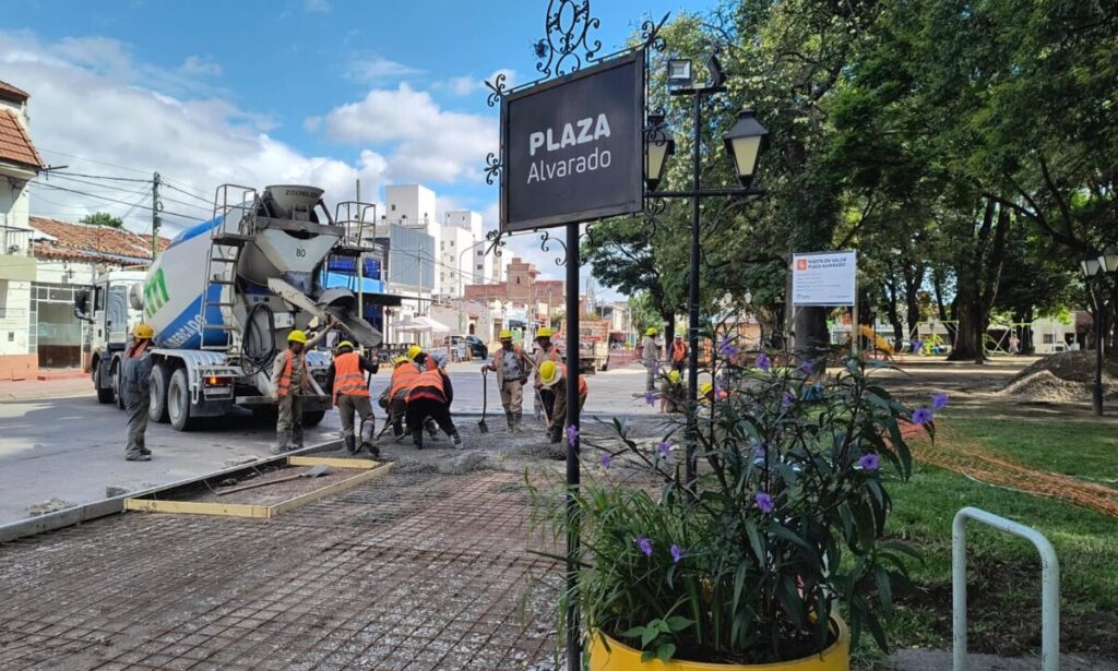 Las plazas de la ciudad tendrán puestos gastronómicos y mejoras - Revista Salvador