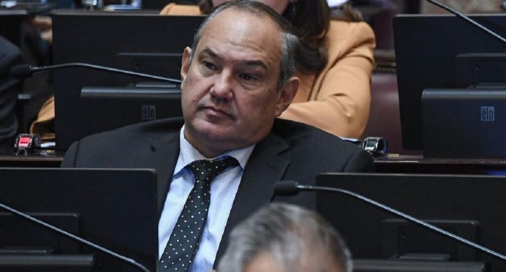 Senadores kirchneristas pidieron que policías no usen los baños del Congreso - Revista Salvador