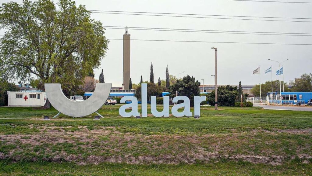 El Gobierno eliminó una protección al aluminio que favorecía a Aluar - Revista Salvador