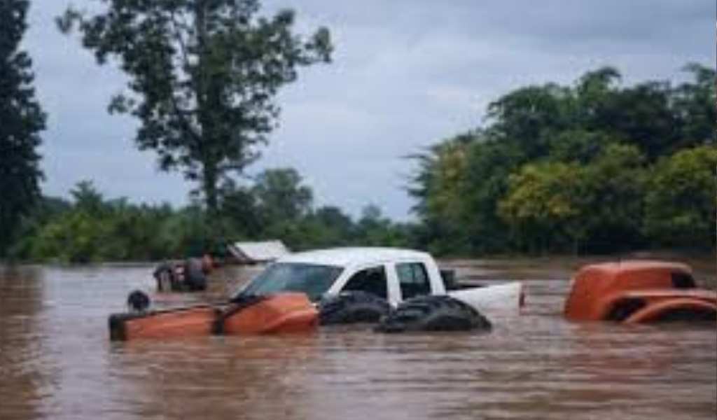 El Galpón nuevamente arrasado por las intensas lluvias. - Revista Salvador