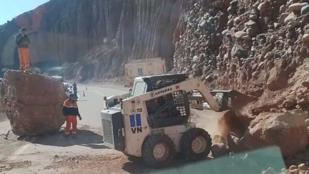 No hay paso a Cafayate por un derrumbe en la Ruta 68 - Revista Salvador