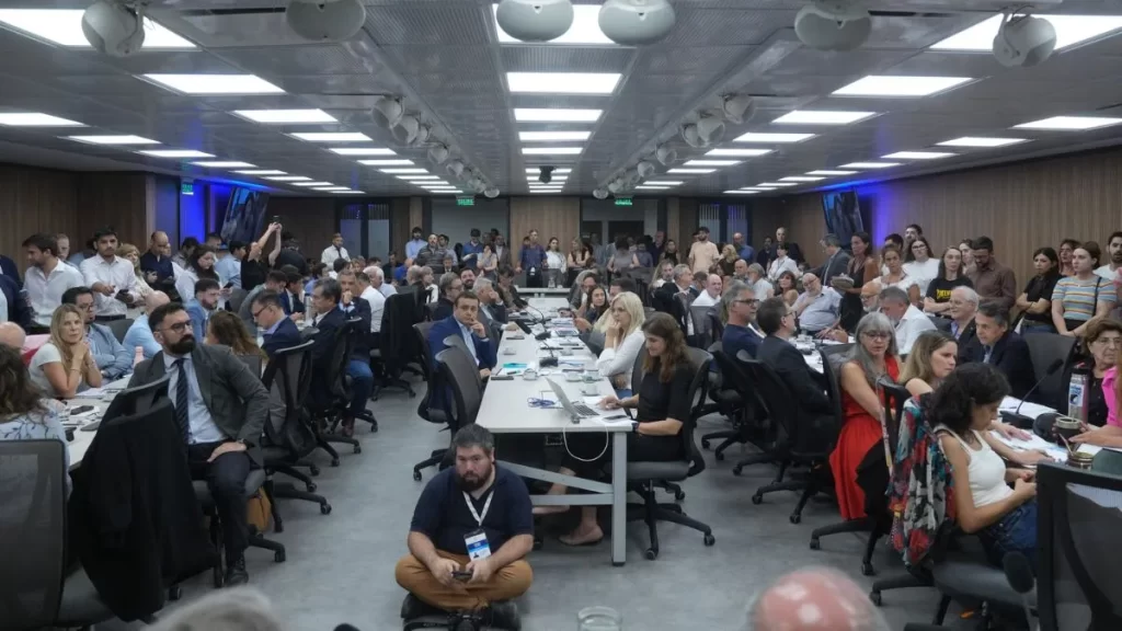 A pesar de la oposición kirchnerista, comenzaron las audiencias públicas por la Ley de Glaciares - Revista Salvador