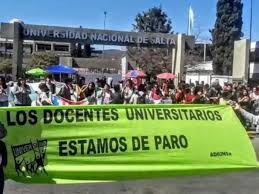 Los estudiantes de la universidad nuevamente se quedan sin clases - Revista Salvador