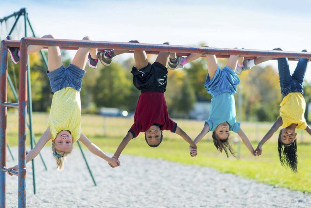 La pobreza infantil cayó casi 30 puntos desde finales de 2023 - Revista Salvador