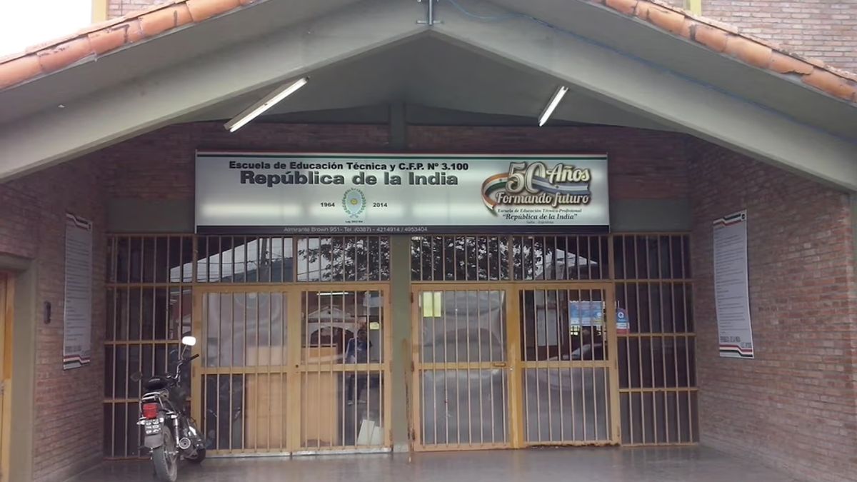 Dos alumnos de la escuela República de la India serían los responsables de las amenazas - Revista Salvador