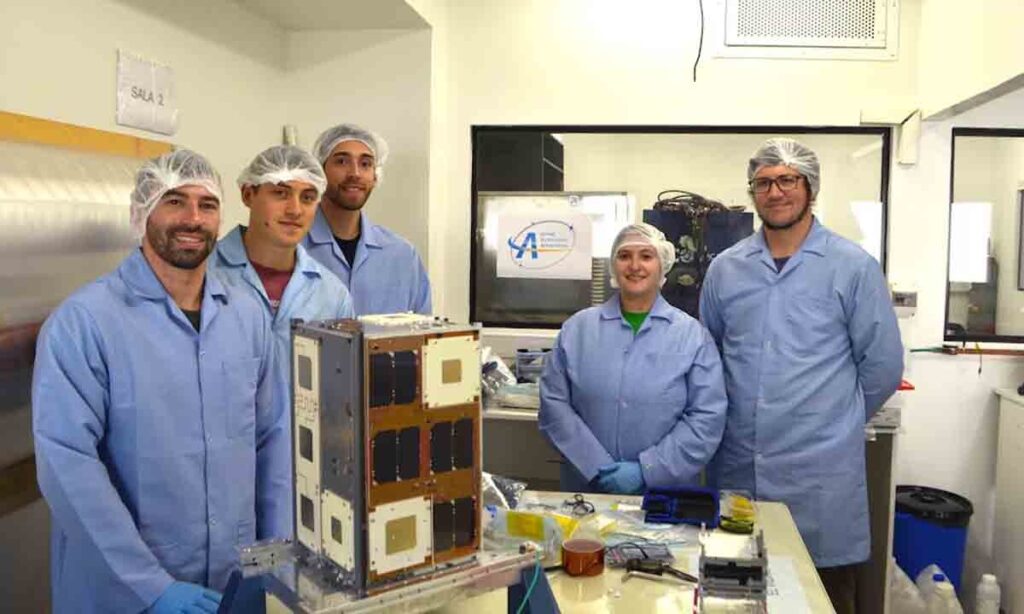 Se conectó con éxito el microsatélite argentino que viaja en la Artemis II - Revista Salvador