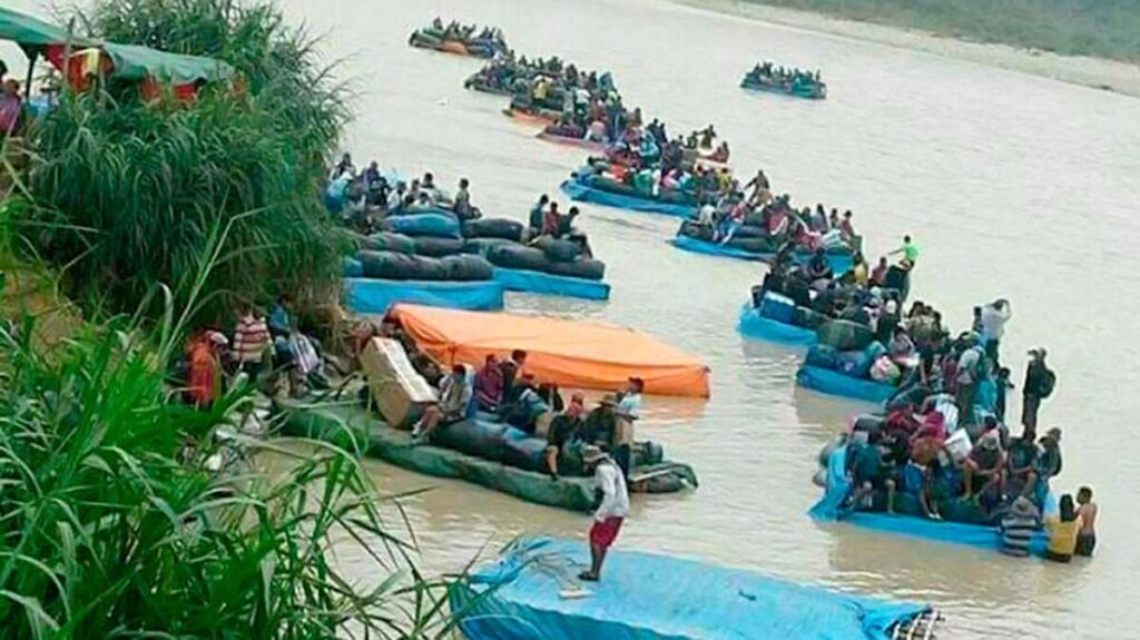 Por Aguas Blancas pasan unos tres mil millones peso de contrabando por día - Revista Salvador