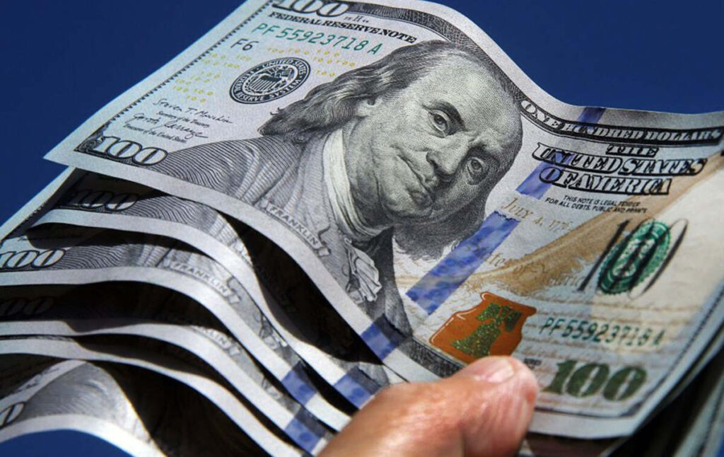 El dólar volvió a caer y la brecha con el techo de la banda alcanzó su nivel más alto en un año 1 - Revista Salvador El dólar volvió a caer y la brecha con el techo de la banda alcanzó su nivel más alto en un año - Revista Salvador