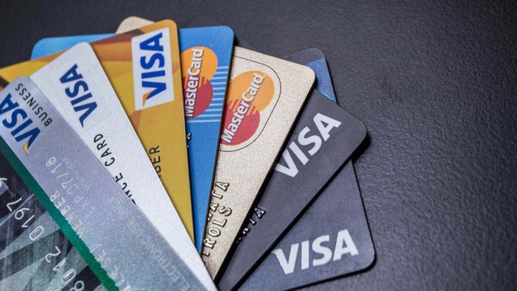 Las operaciones con tarjetas de crédito cayeron por quinto mes consecutivo - Revista Salvador