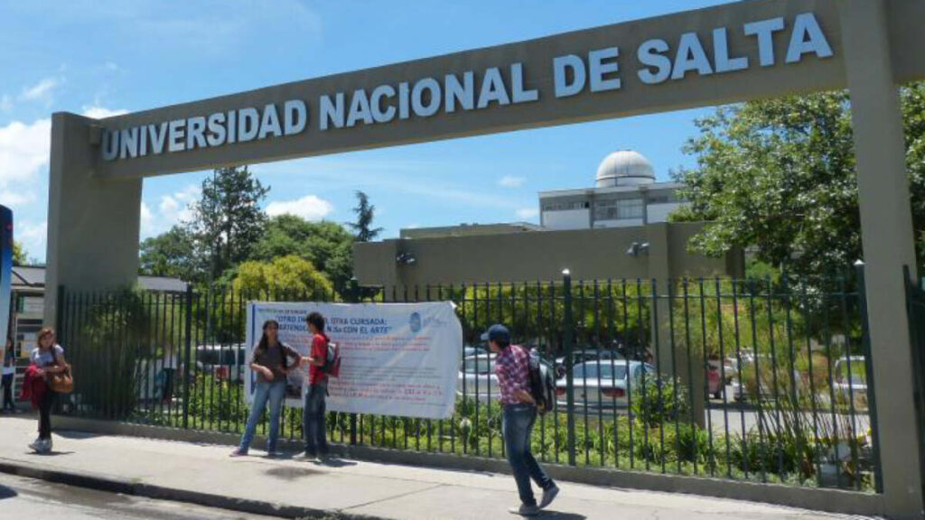 Otra vez los alumnos universitarios se quedan sin clases por un paro docente - Revista Salvador
