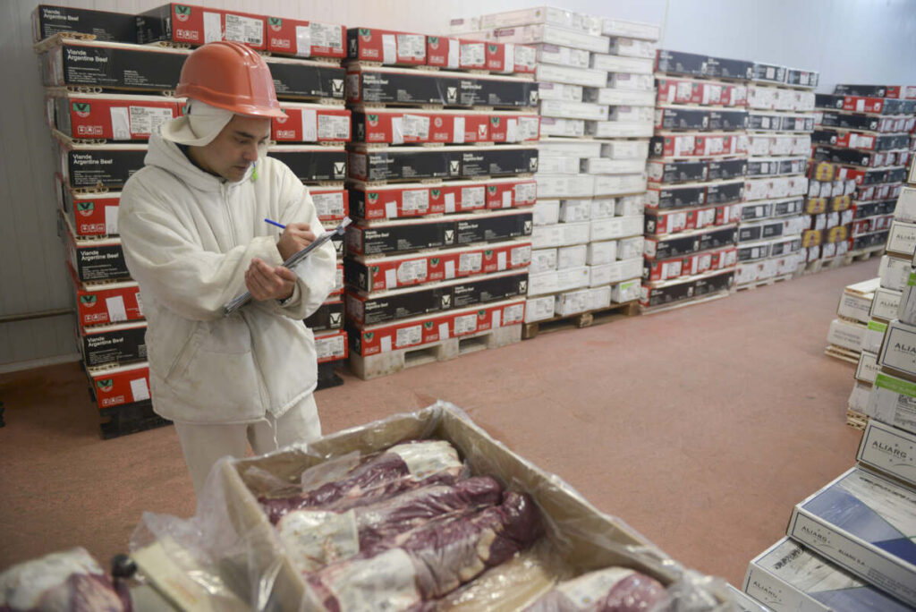 Carne vacuna: las exportaciones aceleraron en agosto y los ingresos crecieron casi 30% en un año 1 - Revista Salvador Carne vacuna: las exportaciones aceleraron en agosto y los ingresos crecieron casi 30% en un año - Revista Salvador