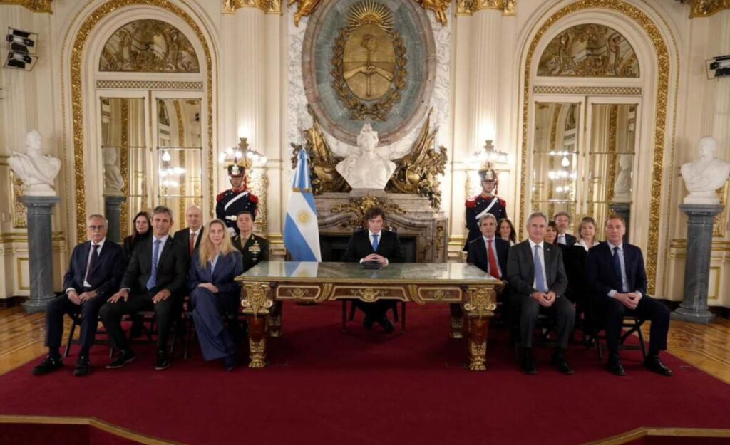 Causa Malvinas: Ya oficializaron el aumento en defensa y las sanciones por la explotación de recursos 1 - Revista Salvador Causa Malvinas: Ya oficializaron el aumento en defensa y las sanciones por la explotación de recursos - Revista Salvador
