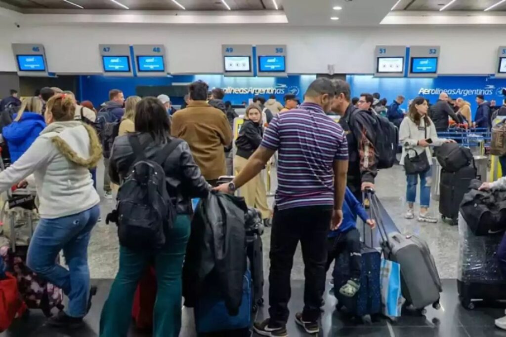 ATE anunció paros durante 48 horas en más de 27 aeropuertos de todo el país 1 - Revista Salvador ATE anunció paros durante 48 horas en más de 27 aeropuertos de todo el país - Revista Salvador