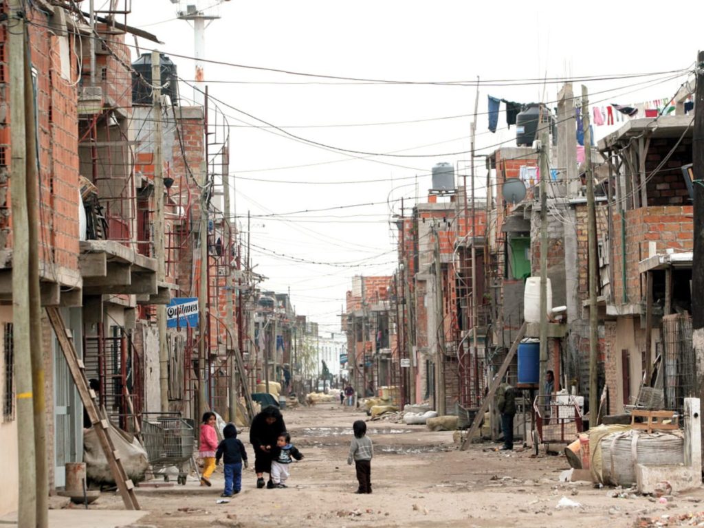 Buenos Aires tiene la mitad de los pobres del país y el NEA es la más castigada económicamente 1 - Revista Salvador Buenos Aires tiene la mitad de los pobres del país y el NEA es la más castigada económicamente - Revista Salvador
