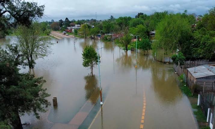 Sigue la alerta por inundaciones ante la crecida de los ríos Paraná y Uruguay 1 - Revista Salvador Sigue la alerta por inundaciones ante la crecida de los ríos Paraná y Uruguay - Revista Salvador